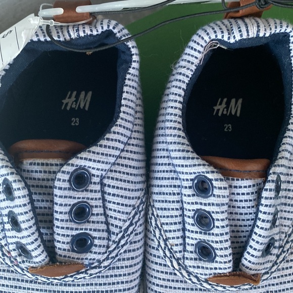 H&M baby shoes white and blue Striped size 6.5 - Picture 3 of 7